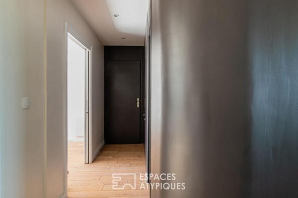 Appartement suspendu sur le parc des Buttes-Chaumont et la skyline parisienne