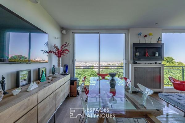 Appartement suspendu sur le parc des Buttes-Chaumont et la skyline parisienne