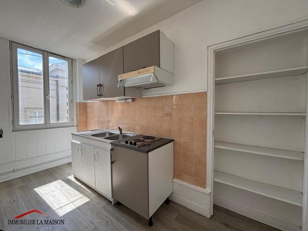 TOURNY - Centre ville, appartement T2 de 55 m², au ...