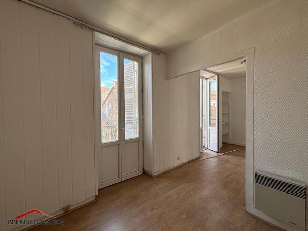 TOURNY - Centre ville, appartement T2 de 55 m², au ...