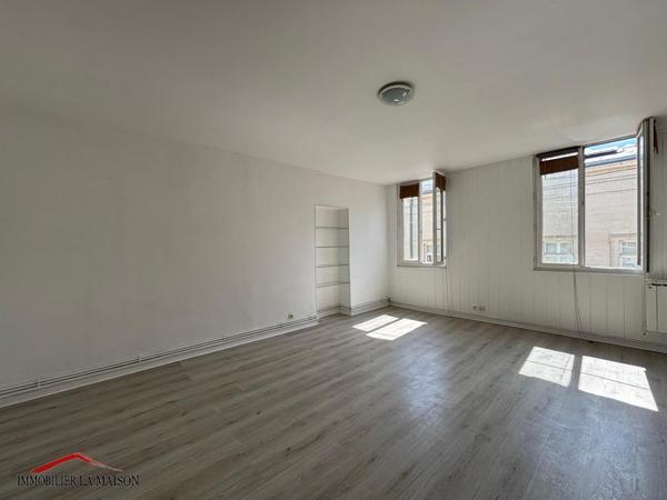 TOURNY - Centre ville, appartement T2 de 55 m², au ...