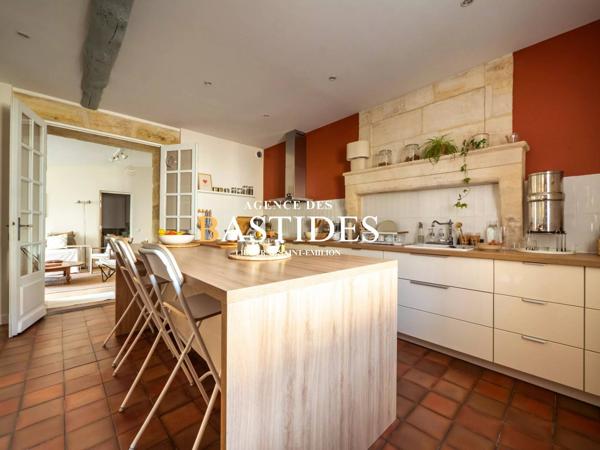 Charmante maison en pierre au coeur de Guitres