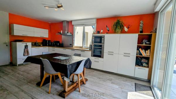 Maison de campagne avec prés, forêt privée, jacuzzi & potentiel de gîtes