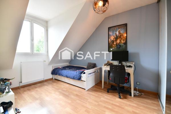 Belle maison familiale moderne prête à habiter!