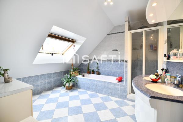 Belle maison familiale moderne prête à habiter!