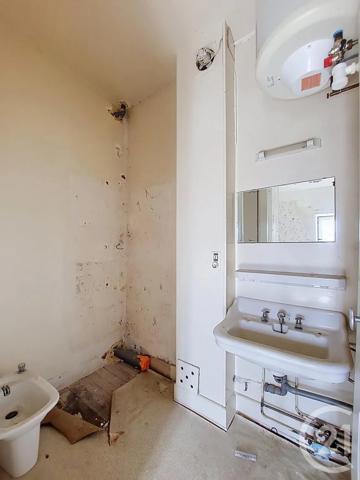 Appartement F1 à vendre  1 pièce - 19 m 2   VITTEL  - 88
