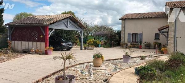 EXCLUSIVITE LMBS. A seulement 5 min de Melle! Coup de coeur pour ce plain pied familial atypiqu...