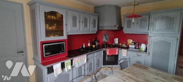 EXCLUSIVITE LMBS. A seulement 5 min de Melle! Coup de coeur pour ce plain pied familial atypiqu...