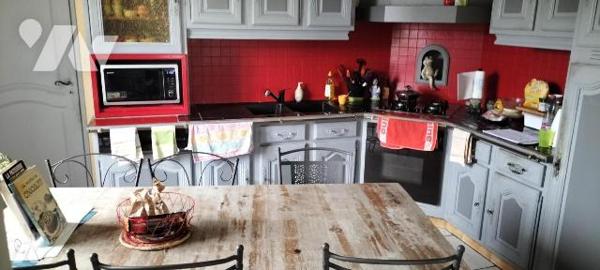 EXCLUSIVITE LMBS. A seulement 5 min de Melle! Coup de coeur pour ce plain pied familial atypiqu...