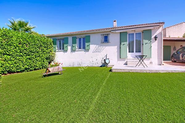 Maison de plain-pied avec piscine 4 pièces 89 m² habitables avec dépendance