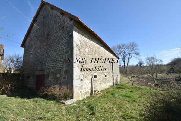 Dontreix (23700) Dépt.23. DONTREIX, ANCIEN CORPS DE FERME en pierre, 7 pièces, dépendances, terrain de 8 774 m2