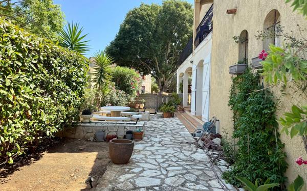 Appartement à vendre    3 pièces • 123 m2 Frontignan