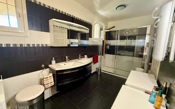 Appartement à vendre    3 pièces • 123 m2 Frontignan