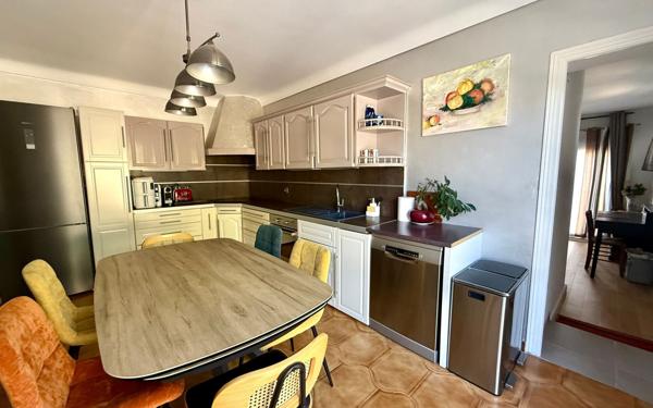 Appartement à vendre    3 pièces • 123 m2 Frontignan