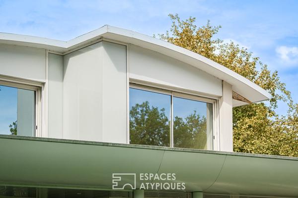 Villa d’architecte avec piscine dans les bois