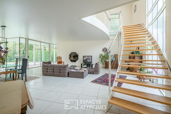 Villa d’architecte avec piscine dans les bois