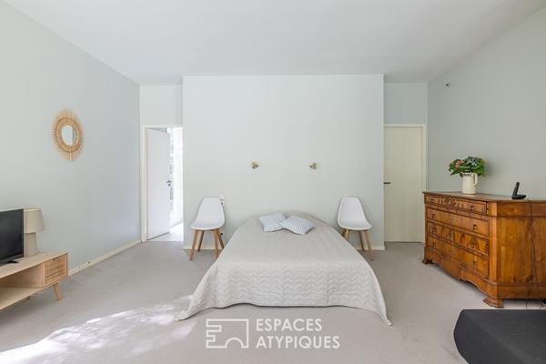 Villa d’architecte avec piscine dans les bois