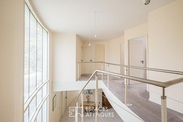 Villa d’architecte avec piscine dans les bois