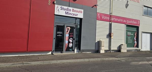 Local commercial sans franchise 74 m² Aubenas (07)