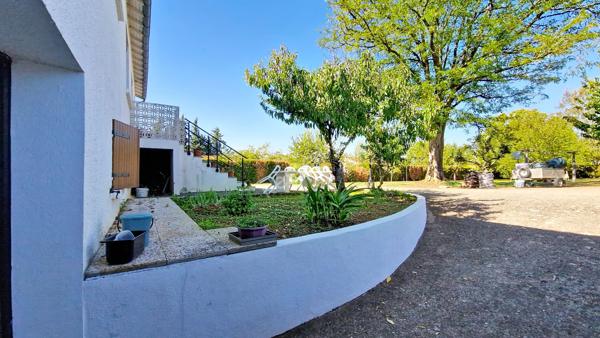 Maison à vendre à VIVONNE  : DE L'ESPACE ET DES HISTOIRES À ÉCRIRE !