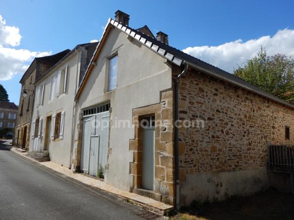 Maison de village en pierre de 6 pièces avec garage.