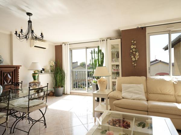 Appartement
         3 pièces
        - 80 m² Exclusivité 259 000 € *