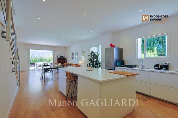 VILLA RECENTE- PROCHE CENTRE SIX FOURS