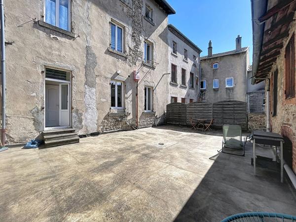Bel appartement lumineux de 82 m2 avec grande terrasse à Craponne-sur-Arzon