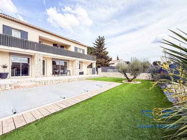 Maison 227 m2 sur terrain 1090 m2.