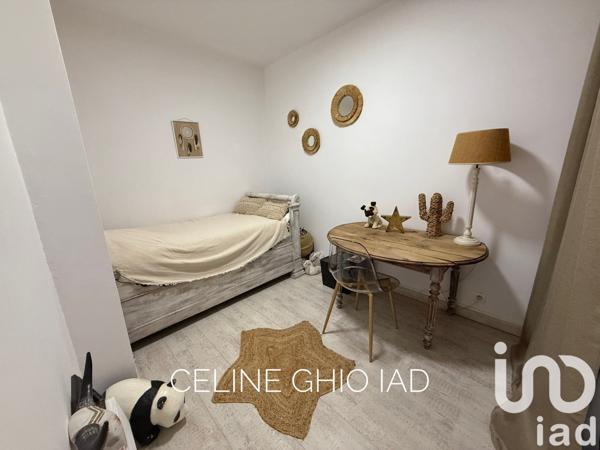 Appartement 3 pièces de 82 m² à Saint-Cyr-sur-Mer (83270)