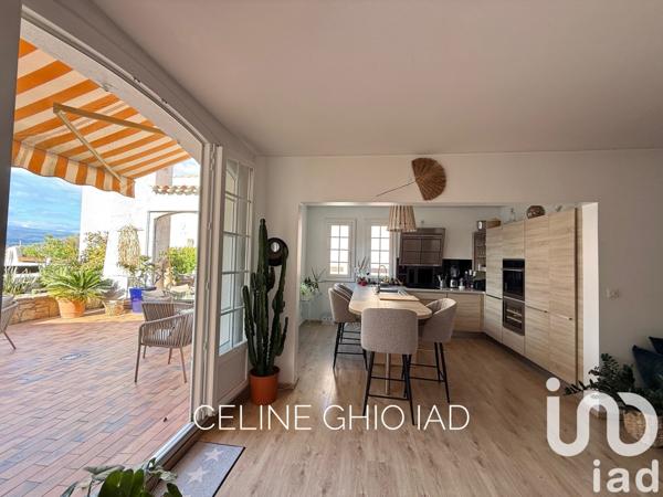 Appartement 3 pièces de 82 m² à Saint-Cyr-sur-Mer (83270)