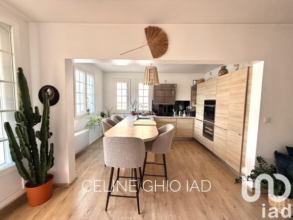 Appartement 3 pièces de 82 m² à Saint-Cyr-sur-Mer (83270)