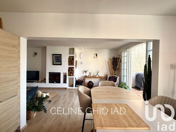 Appartement 3 pièces de 82 m² à Saint-Cyr-sur-Mer (83270)