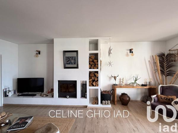 Appartement 3 pièces de 82 m² à Saint-Cyr-sur-Mer (83270)