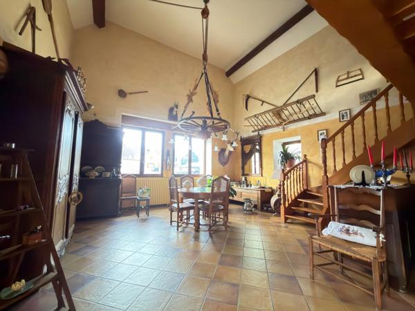 Ferme 9 pièces 260 m2, dépendances 1200 m2