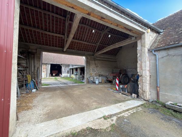 Ferme 9 pièces 260 m2, dépendances 1200 m2