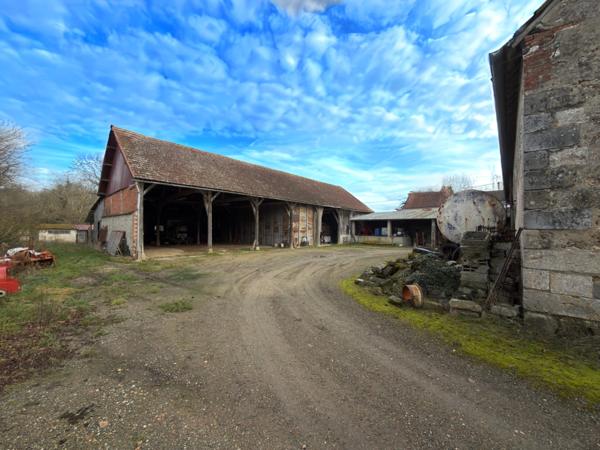 Ferme 9 pièces 260 m2, dépendances 1200 m2
