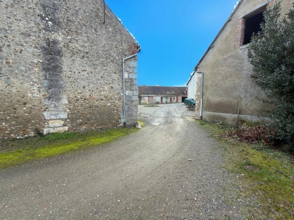 Ferme 9 pièces 260 m2, dépendances 1200 m2
