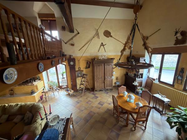 Ferme 9 pièces 260 m2, dépendances 1200 m2