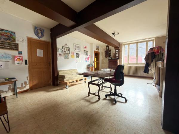 Ferme 9 pièces 260 m2, dépendances 1200 m2