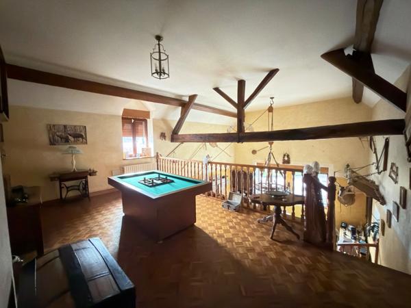 Ferme 9 pièces 260 m2, dépendances 1200 m2