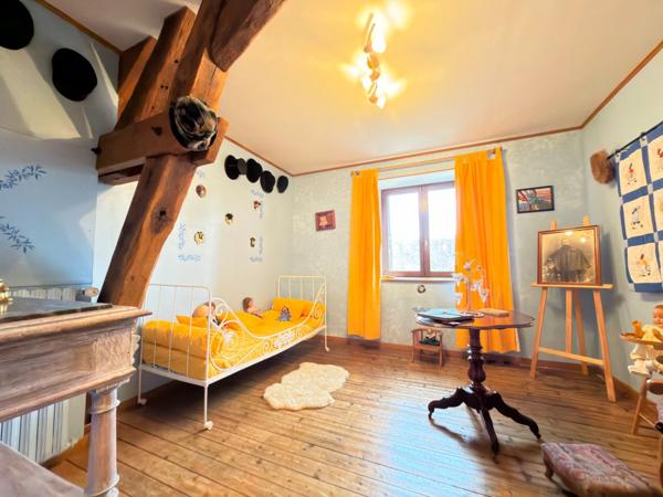 Ferme 9 pièces 260 m2, dépendances 1200 m2