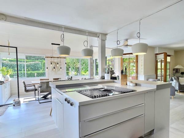 Divonne-les-Bains (01220) Maison familiale 4 chambres - Calme, nature et confort moderne