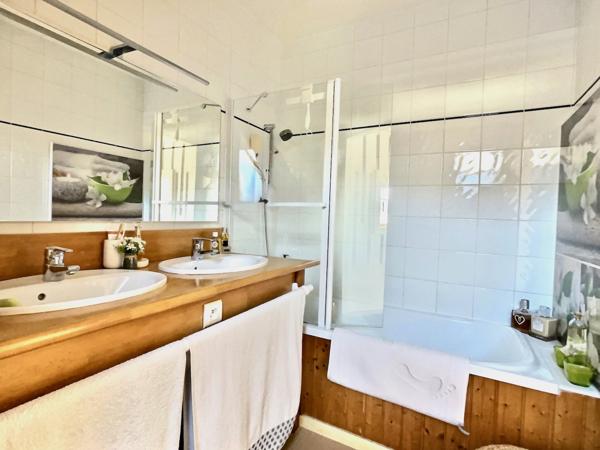 Divonne-les-Bains (01220) Maison familiale 4 chambres - Calme, nature et confort moderne