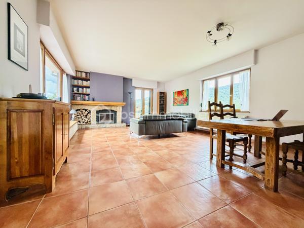 Cette charmante maison saura vous séduire par ses espaces généreux, son environnement paisible et son excellent état d’entretien.

Dès l’entrée, vous découvrirez un vaste hall agrémenté d’un poêle à bois, donnant accès à la chaufferie ainsi qu’à un grand garage.

À l’étage, un large couloir dessert une magnifique pièce de vie de près de 40 m² avec cheminée à insert bois, idéale pour partager de chaleureux moments en famille. Vous y trouverez également une cuisine entièrement équipée, deux belles chambres, une salle d’eau et un WC indépendant.

Le deuxième étage offre encore de beaux espaces avec une chambre, une mezzanine pouvant servir de bureau ou d’espace détente, une seconde chambre ainsi qu’une salle d’eau.

Le véritable atout de cette maison ? Son environnement calme et privilégié, sans vis-à-vis, tout en restant à proximité des commodités.

Parfaitement entretenue au fil des années, cette maison ne nécessite aucun travaux. Il ne vous reste plus qu’à poser vos valises et profiter pleinement des lieux.

 Pour plus d’informations ou organiser une visite, contactez-moi dès maintenant !