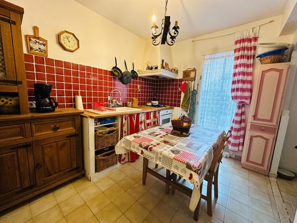 Maison mitoyenne avec garage Lotissement calme, proche commodités et écoles