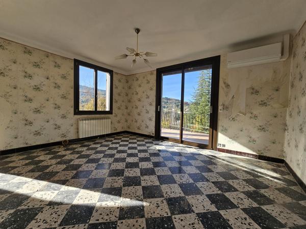 Apt (84400) Apt, Luberon, jolie maison à rénover avec cabanon et belle vue dégagée