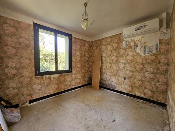 Apt (84400) Apt, Luberon, jolie maison à rénover avec cabanon et belle vue dégagée