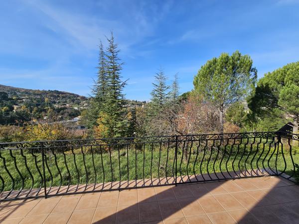 Apt (84400) Apt, Luberon, jolie maison à rénover avec cabanon et belle vue dégagée