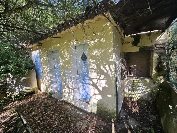 Apt (84400) Apt, Luberon, jolie maison à rénover avec cabanon et belle vue dégagée